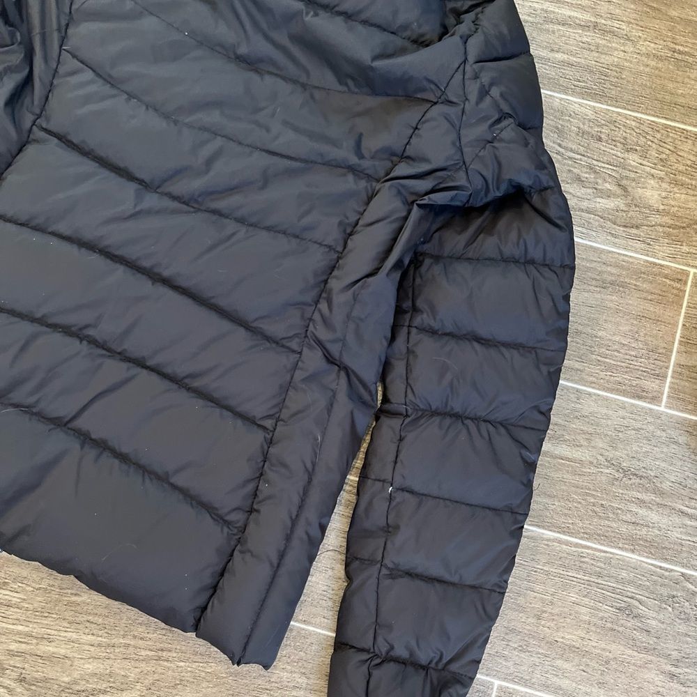 𝅺Fabletics  jacket. Size medium. Brand new condition. Black/blue. Zip up. - Picture 8 of 16